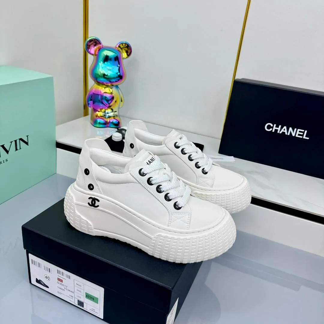 👟👟Ex-factory price 640👟👟 Chanel bread shoes ~ original calfskin panda shoes Chanel 25C latest hot style panda black and white sports shoes casual sneakers Xiaoxiang hot item classic black and white panda color coco girls must pay Fabric: original custom mixed sheepskin lining: original imported breathable mesh lining outsole: Original molded rubber + TPU combination Size: Women's 35-41